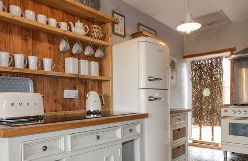 Saint Goran House | SUNSET COTTAGE, pet friendly, with a garden in Gorran Churchtown