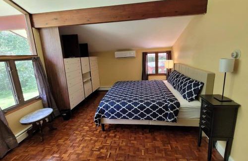 Monticello Villa | Sunset Estate in the Catskills