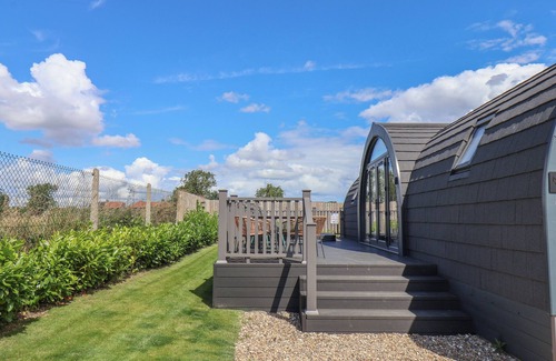 Burton Fleming Cottage | SUNSET GEM, pet friendly, country holiday cottage in Hunmanby