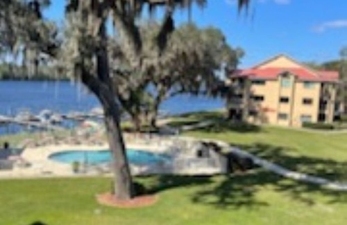 Welaka Condo | Sunset Getaway