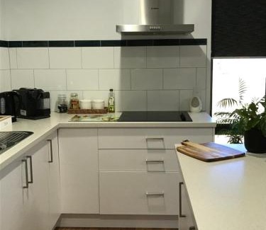 Waggrakine Apartment | Sunset Haven Self-Contained Apartment - 14 mins to city