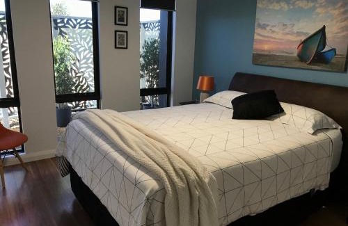 Waggrakine Apartment | Sunset Haven Self-Contained Apartment - 14 mins to city