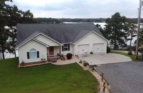 Centre House | "Sunset Hideaway" Lakefront Weiss Lake with large private dock - boats welcome!