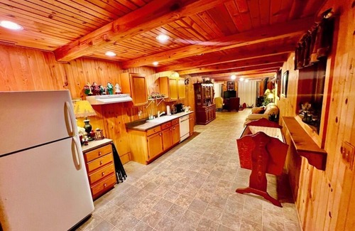 Harpers Ferry Cabin | Sunset Lodge 9 BedroomLodge W/Hot Tub & Pool