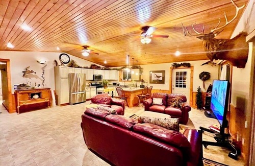 Harpers Ferry Cabin | Sunset Lodge 9 BedroomLodge W/Hot Tub & Pool