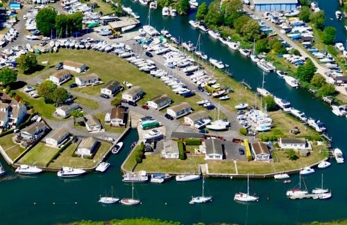 Christchurch Apartment | Sunset Lodge, River View & Log Burner