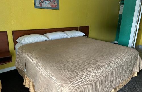 Rockingham Hotel | Sunset Motel