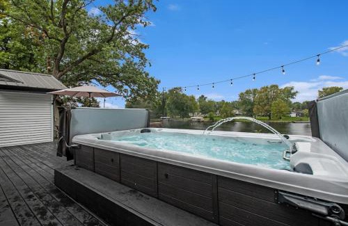 Wyatt House | Sunset Point - Spacious 4-bedroom house in Elkhart with WiFi, AC, Swim Spa