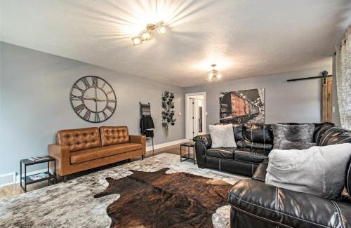 Wyatt House | Sunset Point - Spacious 4-bedroom house in Elkhart with WiFi, AC, Swim Spa