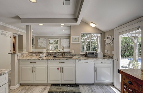 Lawton Woods House | Sunset Rentals | 5 Rice Lane | Dog Friendly