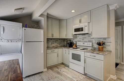 Lawton Woods House | Sunset Rentals | 5 Rice Lane | Dog Friendly