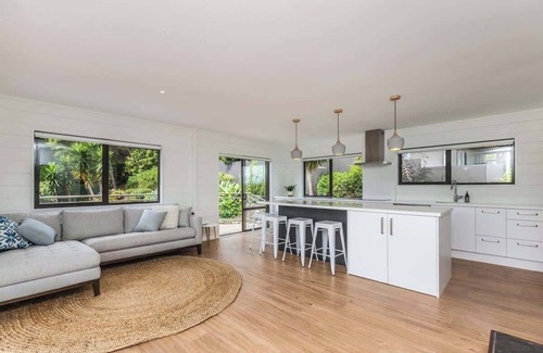 Omiha House | Sunset Sanctuary | Stay Waiheke