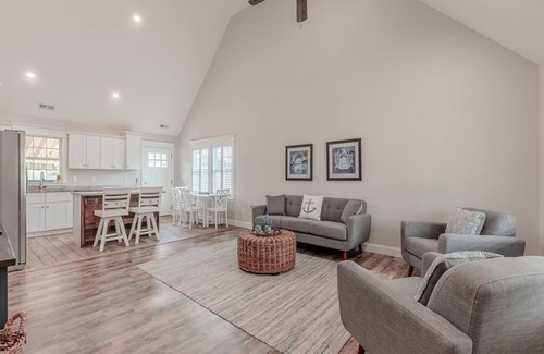 Villas House | Sunset Sands - Bayside Home in Villas.﻿ This cozy, modern bayside home in Villas, NJ is perfect for families and friends. Just 2½ blocks from the peaceful Delaware Bay beach.