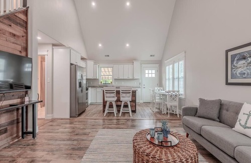 Villas House | Sunset Sands - Bayside Home in Villas.﻿ This cozy, modern bayside home in Villas, NJ is perfect for families and friends. Just 2½ blocks from the peaceful Delaware Bay beach.