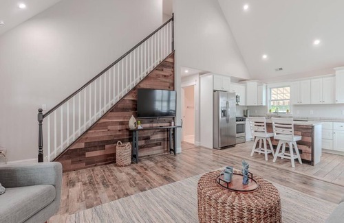 Villas House | Sunset Sands - Bayside Home in Villas.﻿ This cozy, modern bayside home in Villas, NJ is perfect for families and friends. Just 2½ blocks from the peaceful Delaware Bay beach.