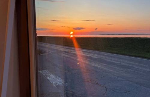 Vickery Cottage | Sunset View Bayfront Cottage