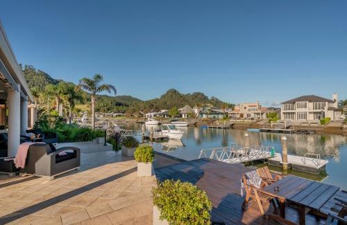 Pauanui House | Sunset View - Pauanui Waterfront Home