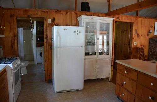 Malletts Bay Cottage | Sunset views and Private Beach on Lake Champlain