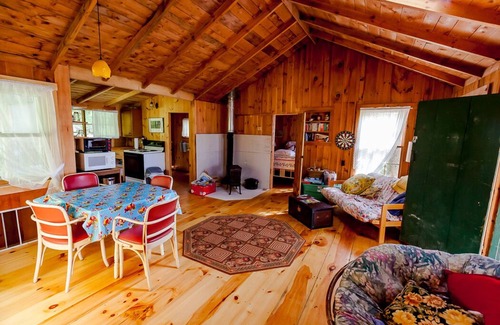 Jefferson Cabin | SunsetLodge Rustic Lakeside Cabins & Lodge with Sunset Views for Reunions/Groups