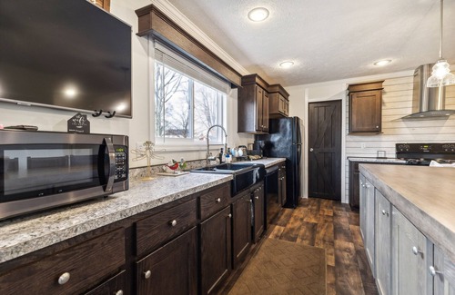 Port Clinton House | Sunsets & Serenity: Port Clinton Waterfront Stay 3 Bedroom Home