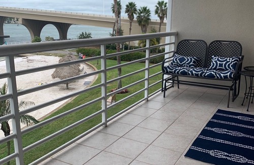 St. Petersburg Condo | SUNSETS SUNSETS! 10% for full week stays May-November!