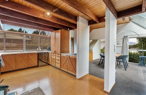 Sunshine Bay House | Sunshine Bay Lake Views
