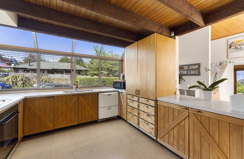 Sunshine Bay House | Sunshine Bay Lake Views