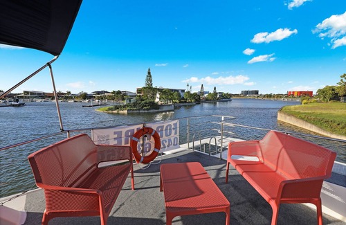 Pelican Waters Boat Rental | Sunshine Coast Houseboat Holidays