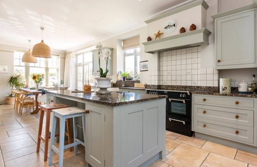 Pevensey Villa | Sunshine House - Five Bedroom Villa, Sleeps 11