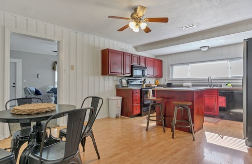 Mason House | Sunshine House in Mason, Beautiful Cozy Cottage