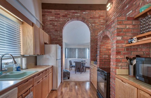 Powell House | Sunshine Retreat- quiet home near Northwest College!