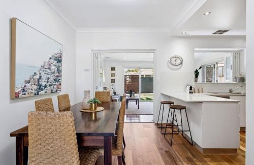Glenelg North House | Sunshine Sea Retreat Glenelg Beachside Bliss