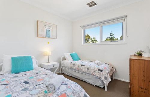 Glenelg North House | Sunshine Sea Retreat Glenelg Beachside Bliss