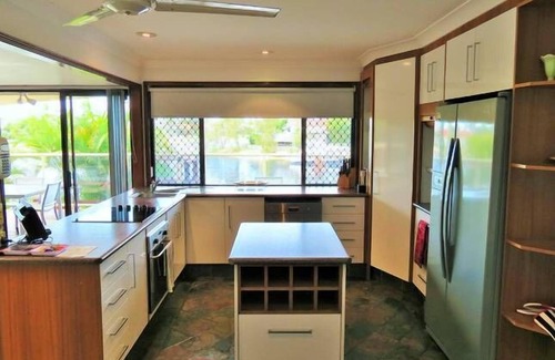 Mermaid Waters House | SUNSHINE WATERS - Large Waterfront