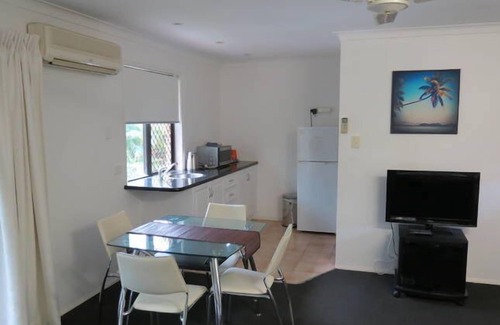 Mermaid Waters House | SUNSHINE WATERS - Large Waterfront