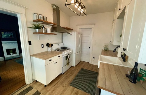 Mann House | Sunsoaked and Centrally Located! 1bd, 1ba, Kitchen, Parking, Yard, WiFi, W/D