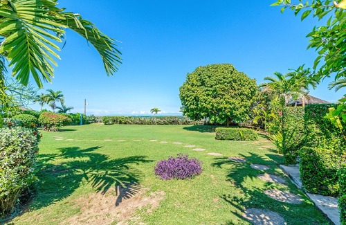 Runaway Bay Villa | Sunspot Villa 5 BEDROOM (Runaway Bay, North Coast Beach)