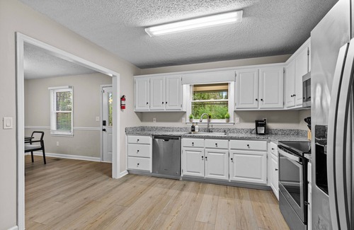 Watkinsville House | Sunwoven Townhouse half a mile to downtown!