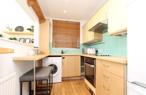 Fortis Green Apartment | Super 1 bed flat in Muswell hill with private garden