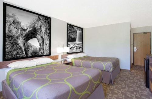 Appomattox Hotel | Super 8 by Wyndham Appomattox VA