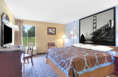 Booneville Hotel | Super 8 by Wyndham Booneville