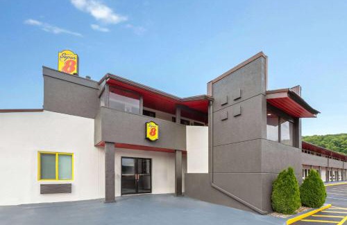 Bridgeport Hotel | Super 8 by Wyndham Bridgeport/Clarksburg Area
