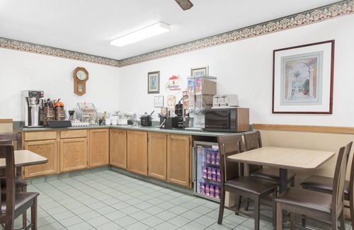 Chillicothe Hotel | Super 8 by Wyndham Chillicothe