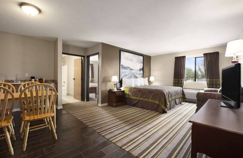 Childress Hotel | Super 8 by Wyndham Childress