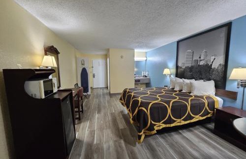 Clinton Hotel | Super 8 by Wyndham Clinton