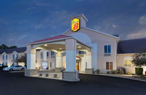 Cloverdale Hotel | Super 8 by Wyndham Cloverdale IN