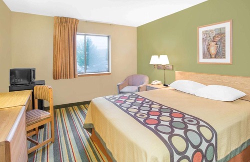 Carbon Cliff Hotel | Super 8 by Wyndham East Moline