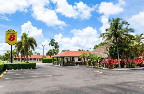 Florida City Hotel | Super 8 by Wyndham Florida City/Homestead/Everglades