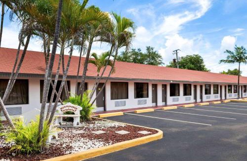 Florida City Hotel | Super 8 by Wyndham Florida City/Homestead/Everglades