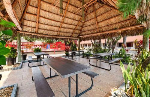 Florida City Hotel | Super 8 by Wyndham Florida City/Homestead/Everglades